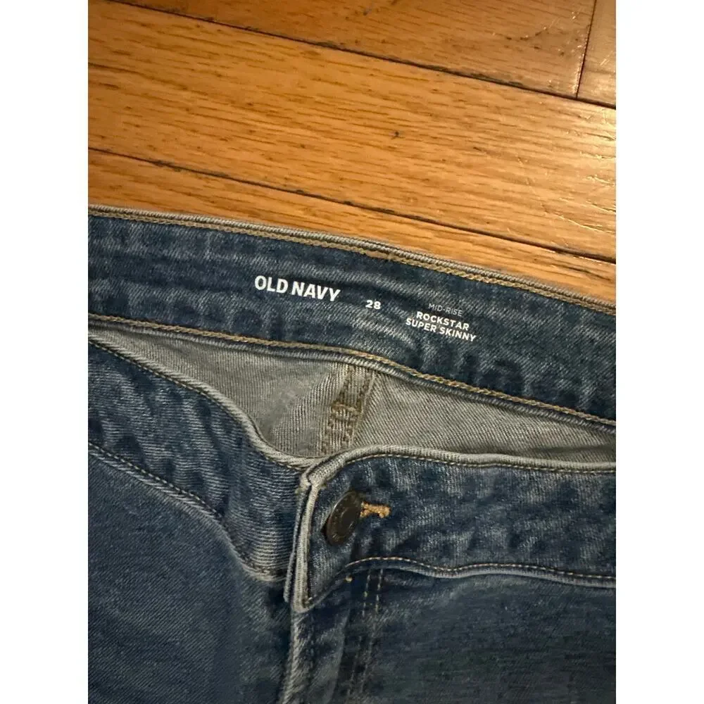 NEW Womens Size 28 Old Navy Distressed Jeans